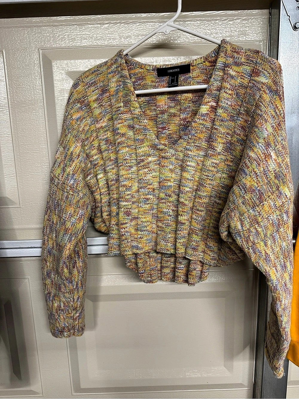 Forever 21 Multicolor Cropped Sweater Size Small Like New